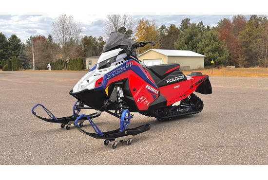 2024 650 Indy XCR 128 Premium Indy Red