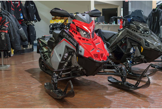 2025 650 Switchback XC 146 Storm Gray / Indy Red