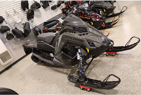 2025 850 Switchback Assault 146 Shadow Gray / Gloss Black