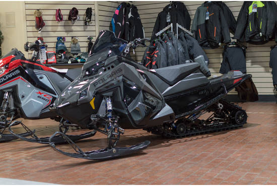 2025 850 Indy VR1 137 Shadow Gray / Gloss Black