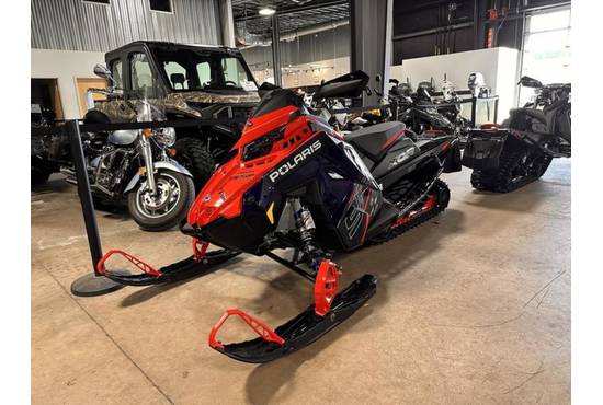 2025 Patriot 9R INDY XCR 136 Midnight Blue Metallic / Indy Red