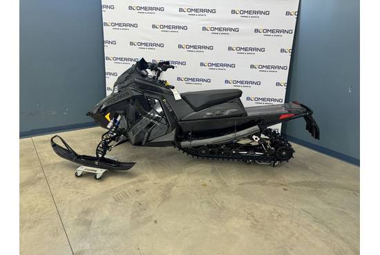 2025 650 Indy XCR 136 Shadow Gray / Gloss Black