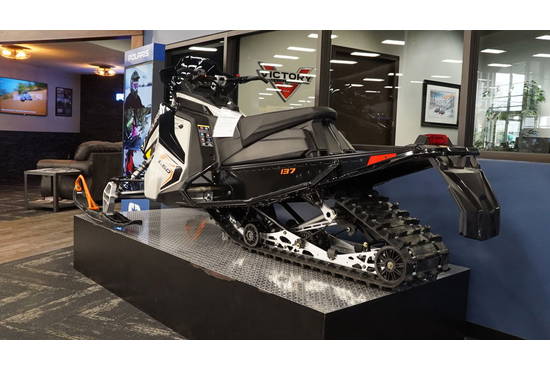 2025 650 Indy SP 137 ES