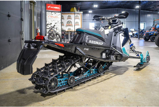 2025 9R Switchback Assault 146 Ghost White Metallic / Gloss Black / Radiant Gree
