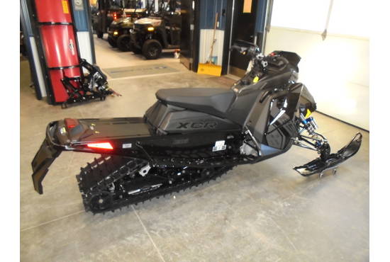 2025 850 Indy XCR 136 Shadow Gray / Gloss Black
