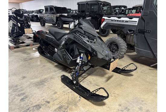 2025 Patriot 9R Indy XCR 136 Shadow Gray / Gloss Black