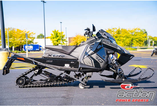 2025 650 Indy XCR 136 Shadow Gray / Gloss Black