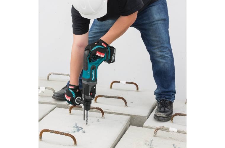 accepts SDS-PLUS bits with BL1850B 18V LXT Lithium-Ion 5.0Ah Battery Makita XRH04Z 18V LXT Lithium-Ion Cordless 7/8 Rotary Hammer accepts SDS-PLUS bits with BL1850B 18V LXT Lithium-Ion 5.0Ah Battery Makita XRH04Z 18V LXT Lithium-Ion Cordless 7/8 Rotary Hammer