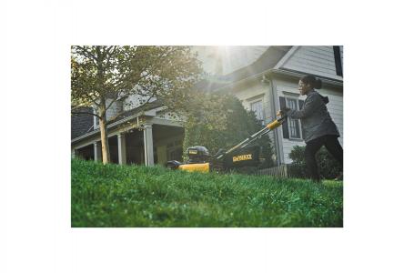 2022 DeWalt 2X20V MAX* 21-1/2 in. Brushless Cordless FWD Self-Propelled Lawn Mower (DCMWSP244U2-CA) - Photo 11