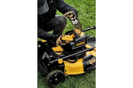 2022 DeWalt 2X20V MAX* 21-1/2 in. Brushless Cordless Push Mower (DCMWP233U2-CA) - Photo 16
