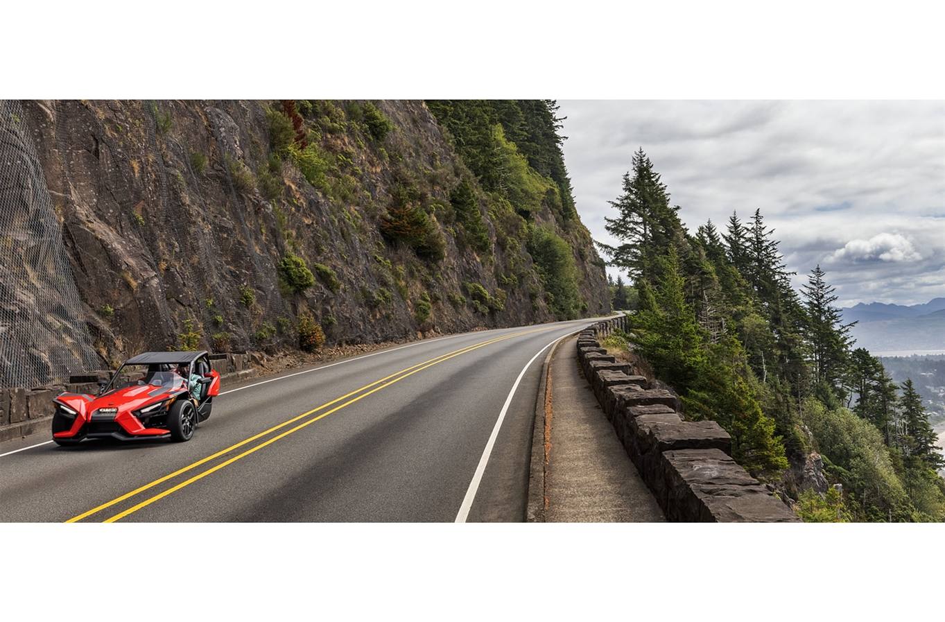 2022 Slingshot Slingshot S with Technology Package I Slingshot Red