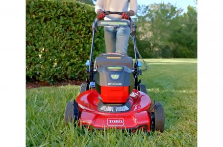 2023 Toro 22" 60V MAX* Electric Battery SMARTSTOW® Personal Pace Auto-Drive™ High Wheel Mower (21466) - Photo 9