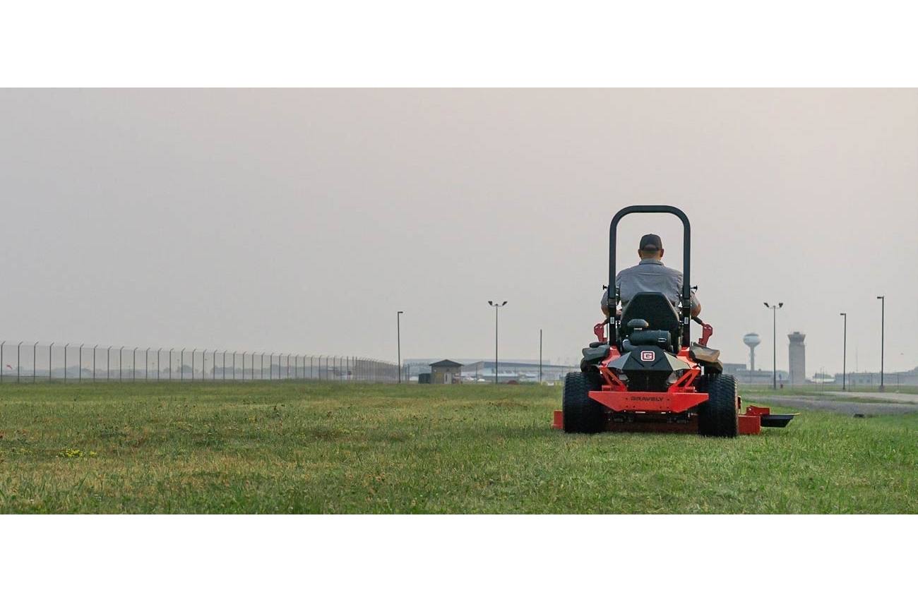 2023 Gravely Pro-Turn® ZX 52