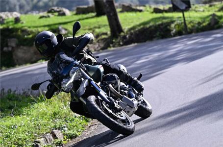 2023 Moto Guzzi V85 TT Base - Photo 4