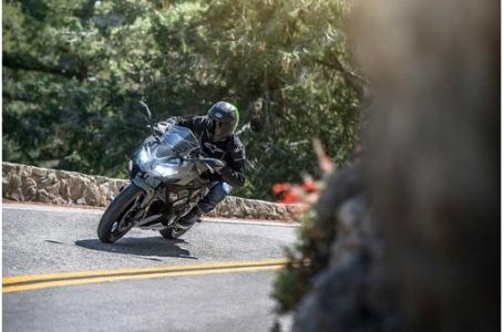 2024 Kawasaki Ninja® 650 - Metallic Matte Graphenesteel Gray/Ebony - Photo 2