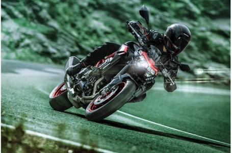 2024 Kawasaki Z900 ABS Candy Persimmon Red/Ebony - Photo 11