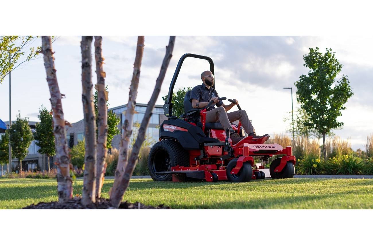 2026 Gravely Pro-Turn 672 - 38.5 HP Kawasaki EFI for Sale | M&M