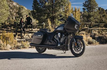 2025 Indian Motorcycle Challenger 112 Dark Horse® with PowerBand Audio Package -  Moss Green Smoke - Photo 5