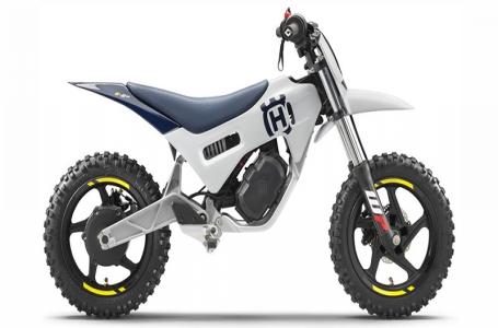 2025 Husqvarna Motorcycles EE 2 - Photo 2