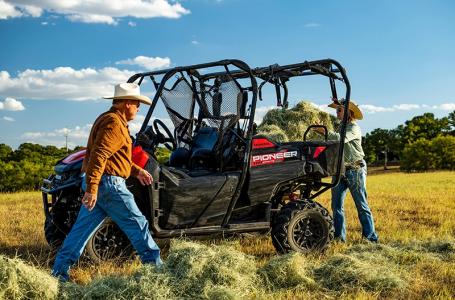 2025 Honda Pioneer 700-4 - Photo 9