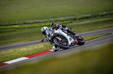 2025 Kawasaki NINJA ZX-6R - Photo 3
