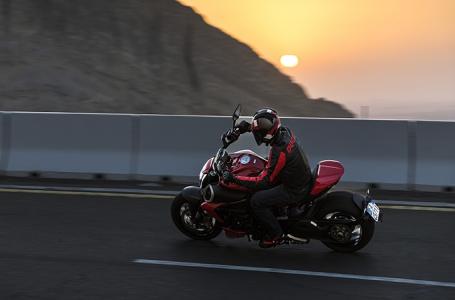 2025 Ducati Diavel V4 - Photo 2