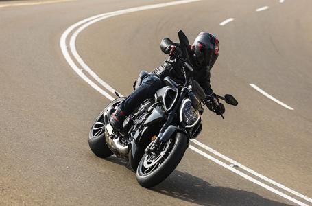 2025 Ducati Diavel V4 - Photo 4