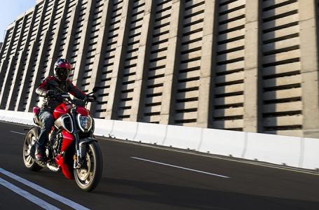 2025 Ducati Diavel V4 - Photo 3