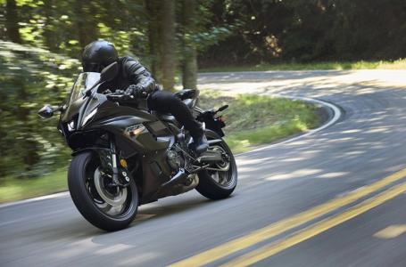 2025 Yamaha YZF R7 - Photo 9
