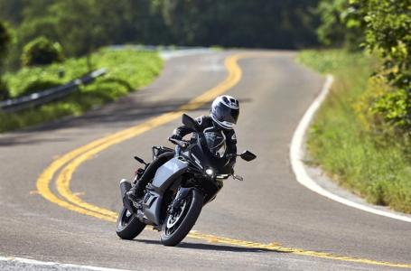 2025 Yamaha YZF R3 - Photo 12