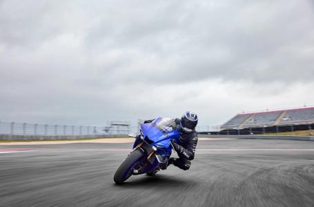 2025 Yamaha YZF-R1 - Photo 8