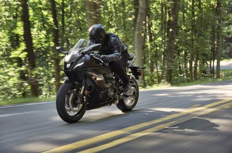 2025 Yamaha YZF R7 - Photo 10