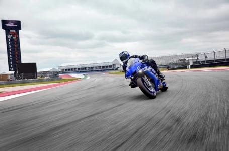 2025 Yamaha YZF-R1 - Photo 10
