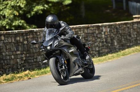 2025 Yamaha YZF R7 - Photo 6