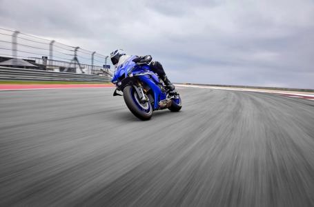 2025 Yamaha YZF-R1 - Photo 11