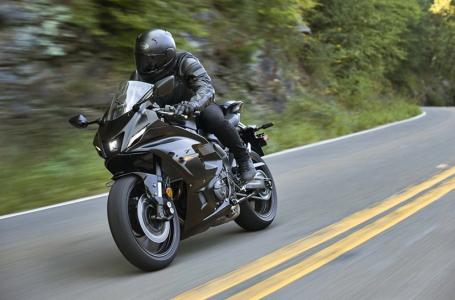 2025 Yamaha YZF R7 - Photo 7