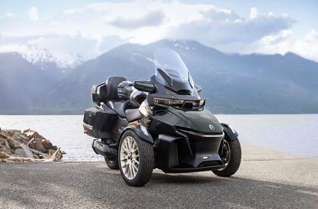 2025 Can-Am Spyder RT - Photo 4