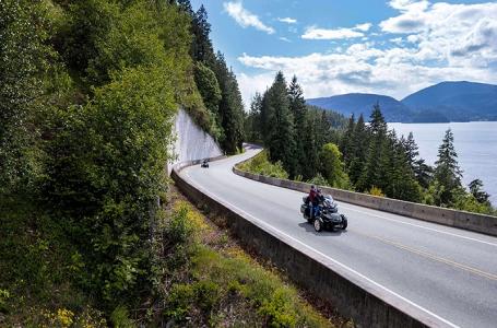 2025 Can-Am Spyder RT Limited Dark - Photo 2
