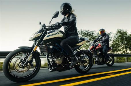 2025 CFMOTO NK 300 - Photo 8