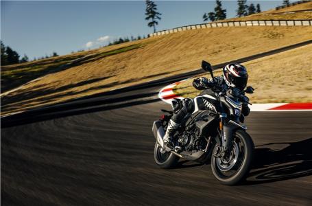 2025 CFMOTO 450NK - Photo 6