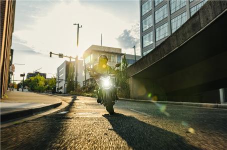 2025 CFMOTO 450NK - Photo 4