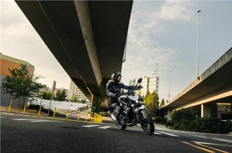 2025 CFMOTO 450NK - Photo 8