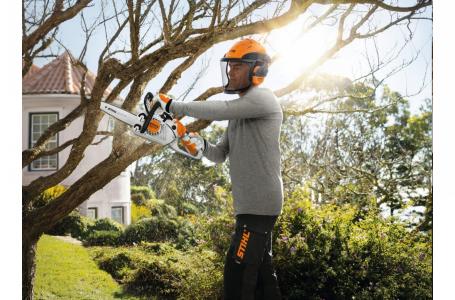 2025 STIHL MS 151 TC-E - Photo 2