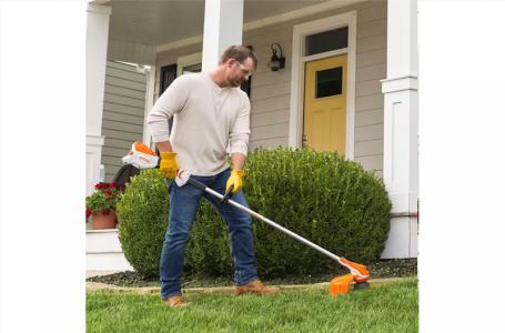 2025 STIHL FSA60R BATTERY TRIMMER KIT - Photo 4