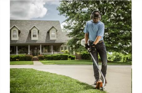 2025 STIHL FC56C-E EDGER - Photo 3