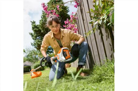 2025 STIHL FSA60R BATTERY TRIMMER KIT - Photo 6