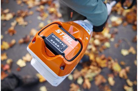 2025 STIHL KMA 120 R - Photo 3