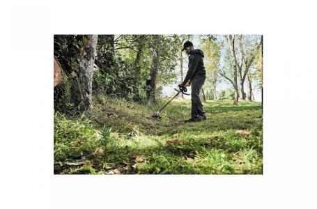 2025 DeWalt 60V MAX* 17 in. Brushless Attachment Capable String Trimmer (tool only) (DCST972B) - Photo 10