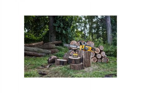 2025 DeWalt 60V MAX* Brushless Cordless 20 in. 4.0Ah Chainsaw Kit (DCCS677Y1) - Photo 12