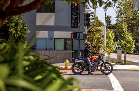 2025 Honda SCL500 - Photo 10
